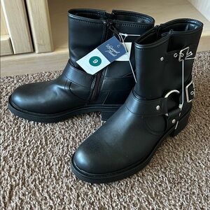 Universal Thread Black Ankle Boots